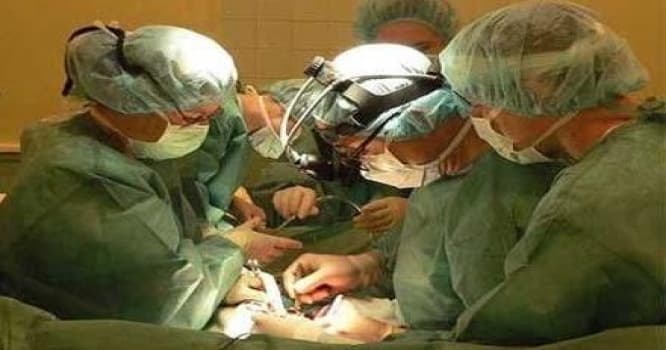 16 yaşlı qızın mədəsindən iynə çıxarıldı - Azərbaycanda