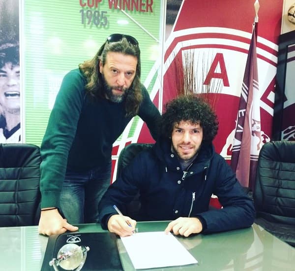 Azərbaycanlı futbolçu rəsmən Yunanıstan klubunda - FOTO