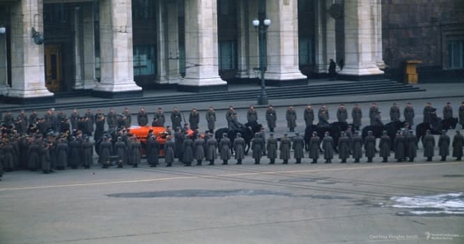 Stalinin dəfnindən unikal kadrlar - YENİ VİDEO