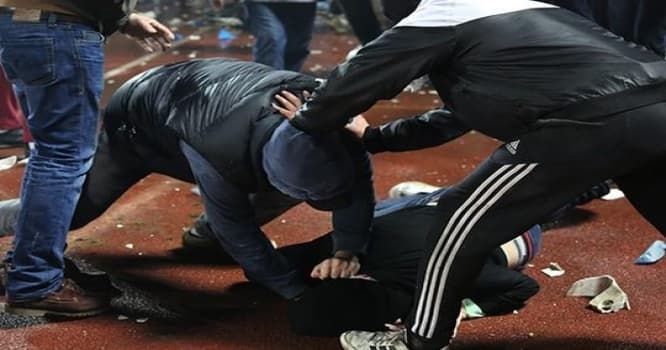 "Sınıq Körpü"də kütləvi dava düşdü, gömrük işçisi döyüldü