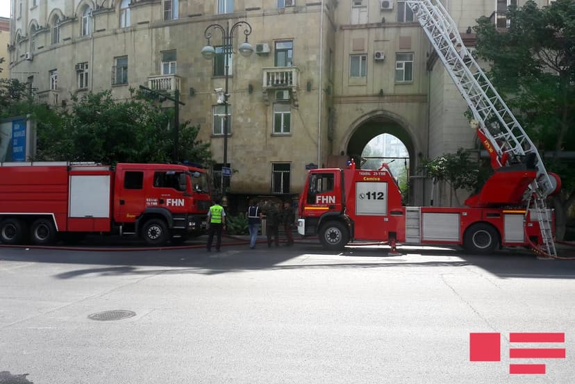 Yaşayış binasındakı yanğın söndürüldü (YENİLƏNİB/FOTO/VİDEO)