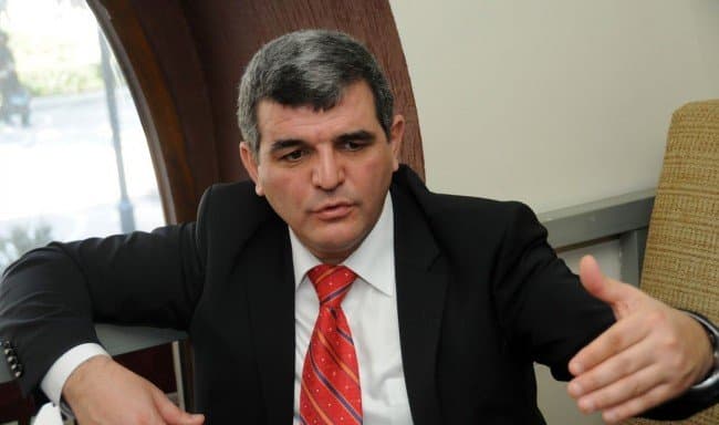 Deputat telekanalları “topa tutdu”: “Hansısa bir artist burada atılıb düşsəydi...”