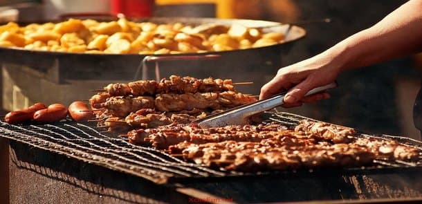 “Menyuda ancaq kabab var...” Bölgələrdə qiymət baha, xidmət isə sıfır...