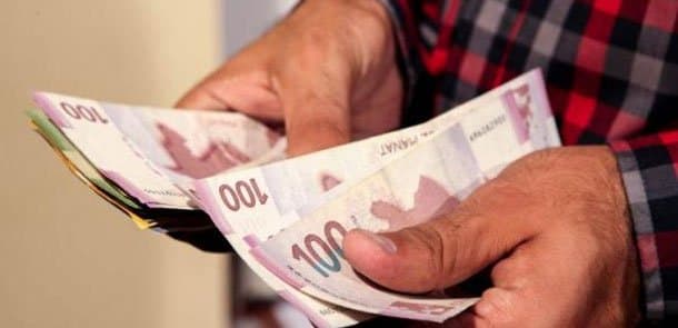 Azərbaycanda bu işçilərin maaşları artdı (RƏSMİ)