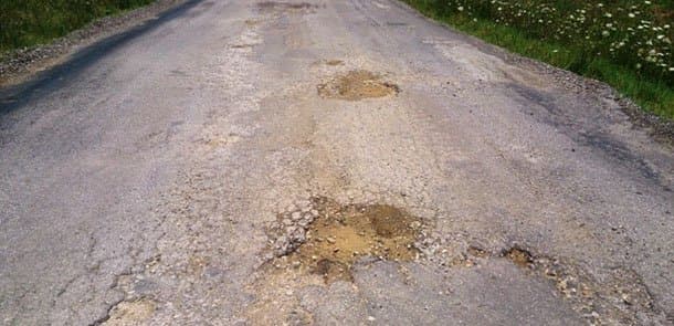 Salyan-Biləsuvar yolu baxımsız vəziyyətə düşüb (VİDEO)