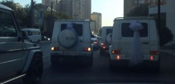 Bakıda "Gelandewagen"lərin toy karvanı hərəkəti iflic etdi (VİDEO)