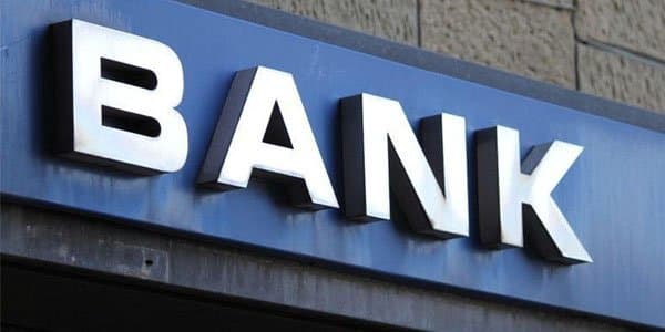 Banklarda manat əmanətləri azalıb (RƏSMİ)