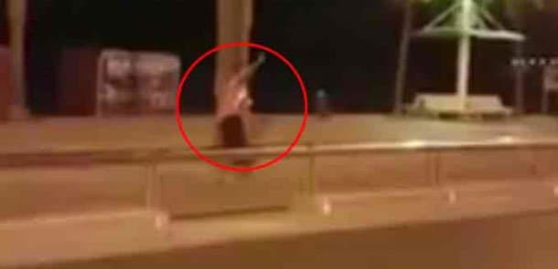 Barselona terrorçusunun öldürülmə anı (VİDEO)