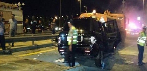 İş adamının oğlu "Range Rover"lə qəzaya düşdü: yaralı var