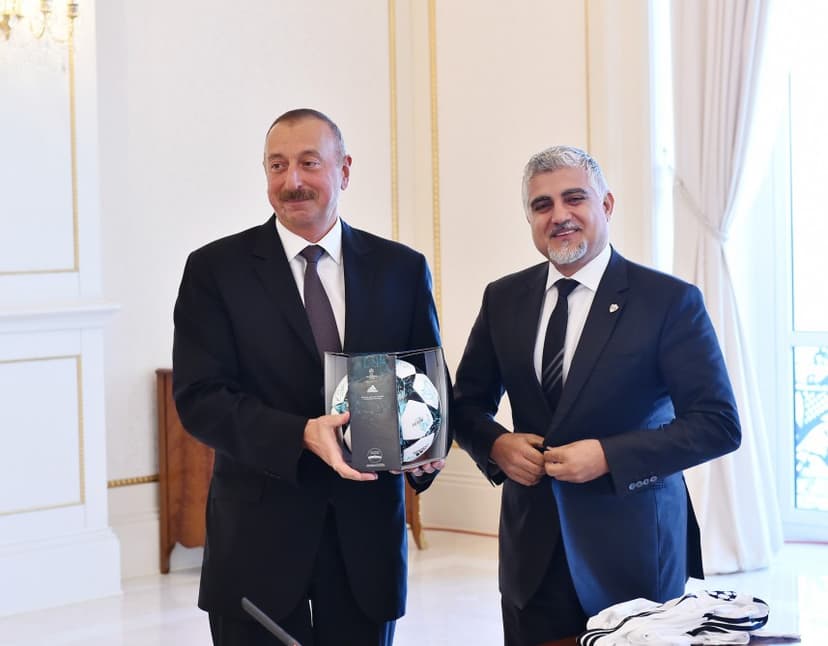 İlham Əliyev “Qarabağ”ın heyətini qəbul etdi (FOTOLAR)