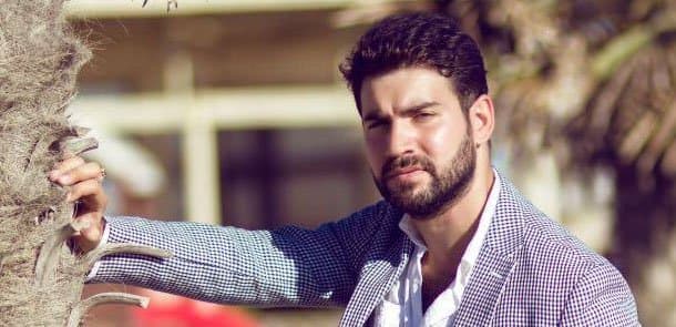 Azərbaycanlı müğənninin maşınını yardılar (FOTO)