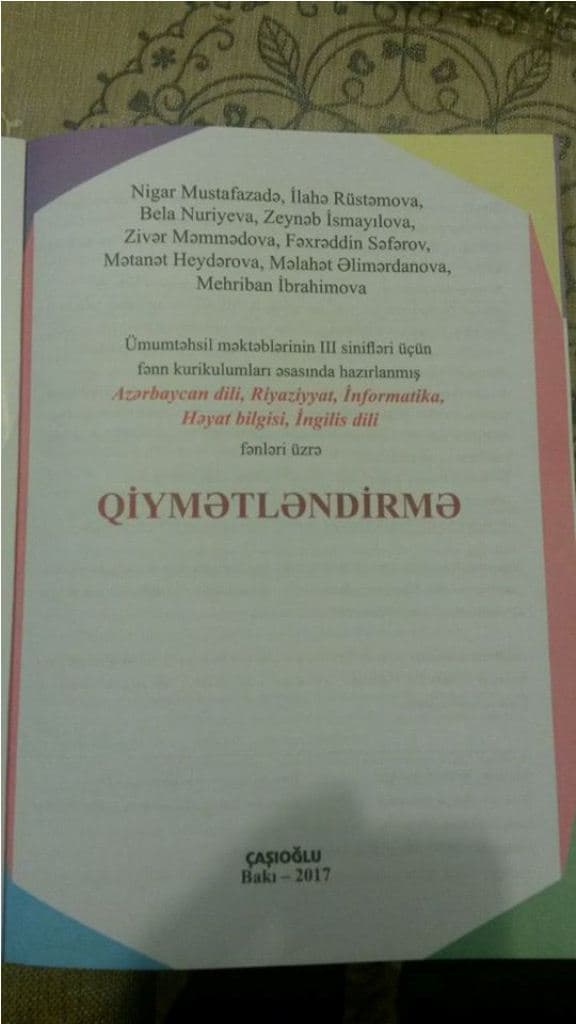 7 müəllim yığışıb bir dərslik yazıb, o da səhv (FOTO)