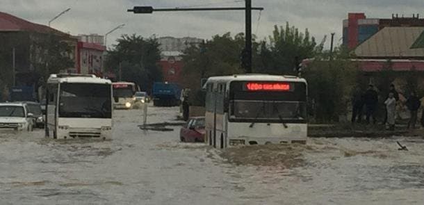 Bakının yağışla başlayan və bitməyən nəqliyyat dərdi: nə vaxt düzələcək?
