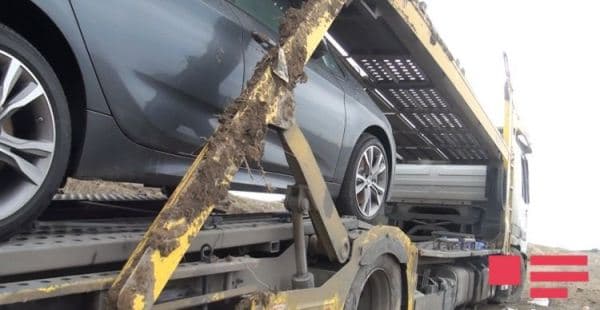 Salyanda yük avtomobili aşdı, 7 BMW yararsız vəziyyətə düşdü (FOTOLAR)