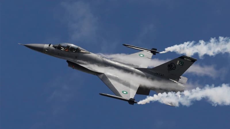 Pakistanda F-16 qəzaya uğradı (VİDEO)