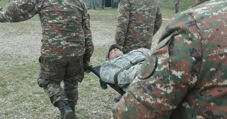 Ermənistan xəstəxanaları adi xəstələrin üzünə bağlandı