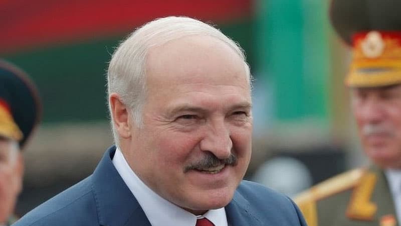 Lukaşenko Avropa Birliyinin sanksiya siyahısına daxil edilmədi