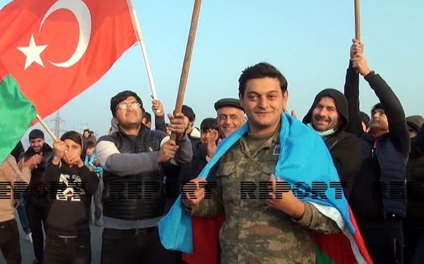 Qalib ordunun könüllüləri geri dönür (FOTOREPORTAJ)